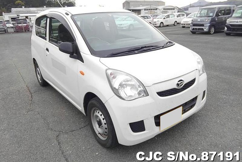 Daihatsu mira 2016